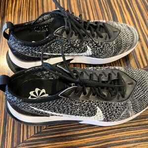 Nike Women’s Air Max Flyknit Racer in black/white size 5.5